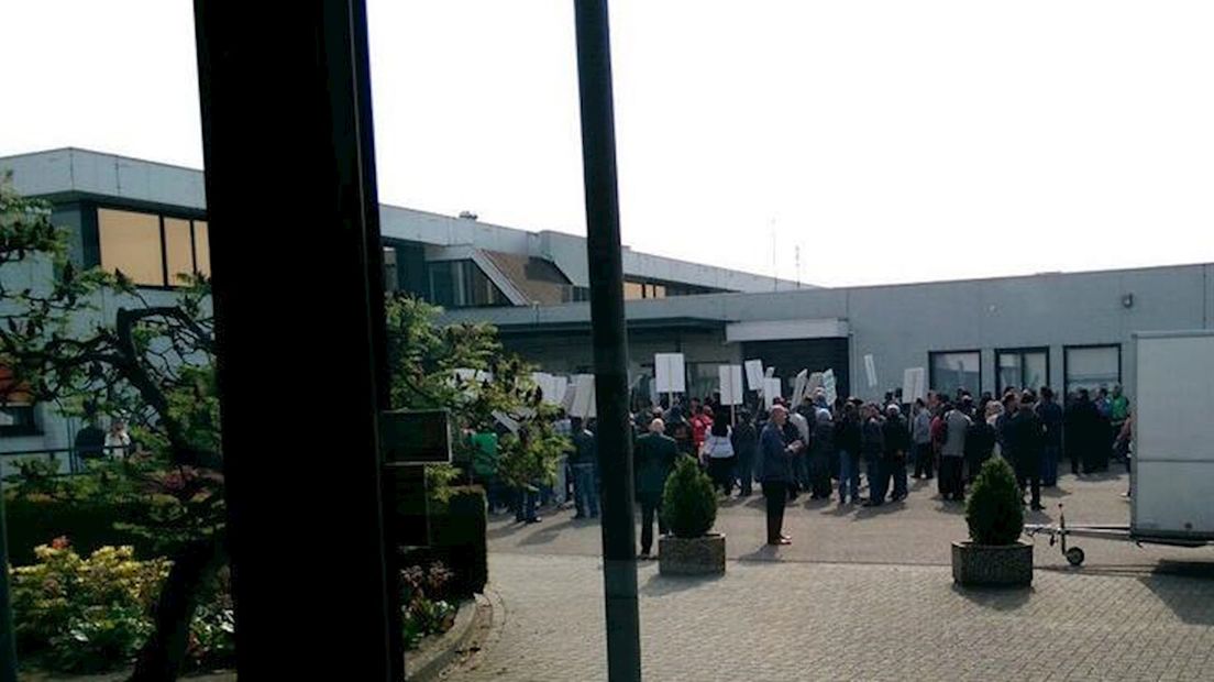 Actie bij kantoor Asito in Almelo