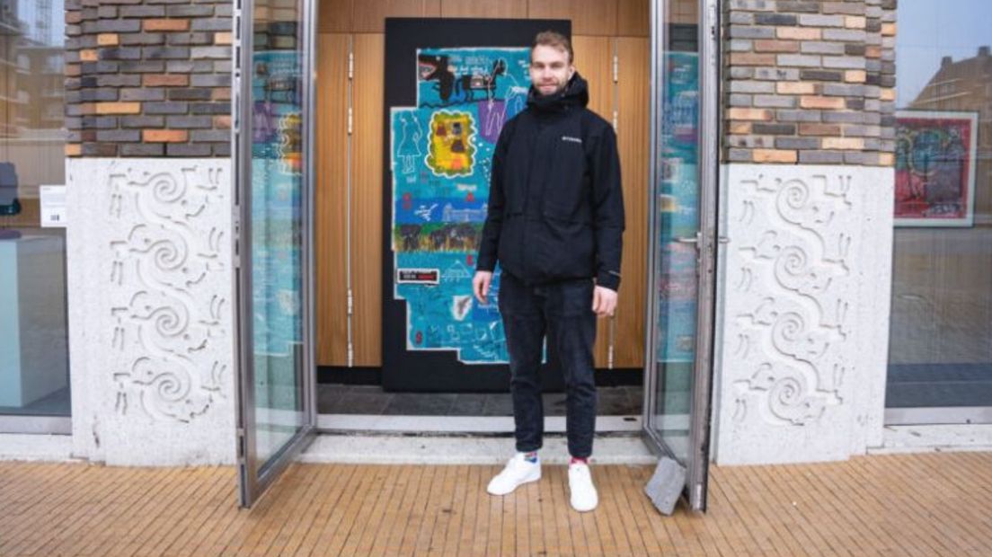 Noah Slot voor het Vindicat-gebouw