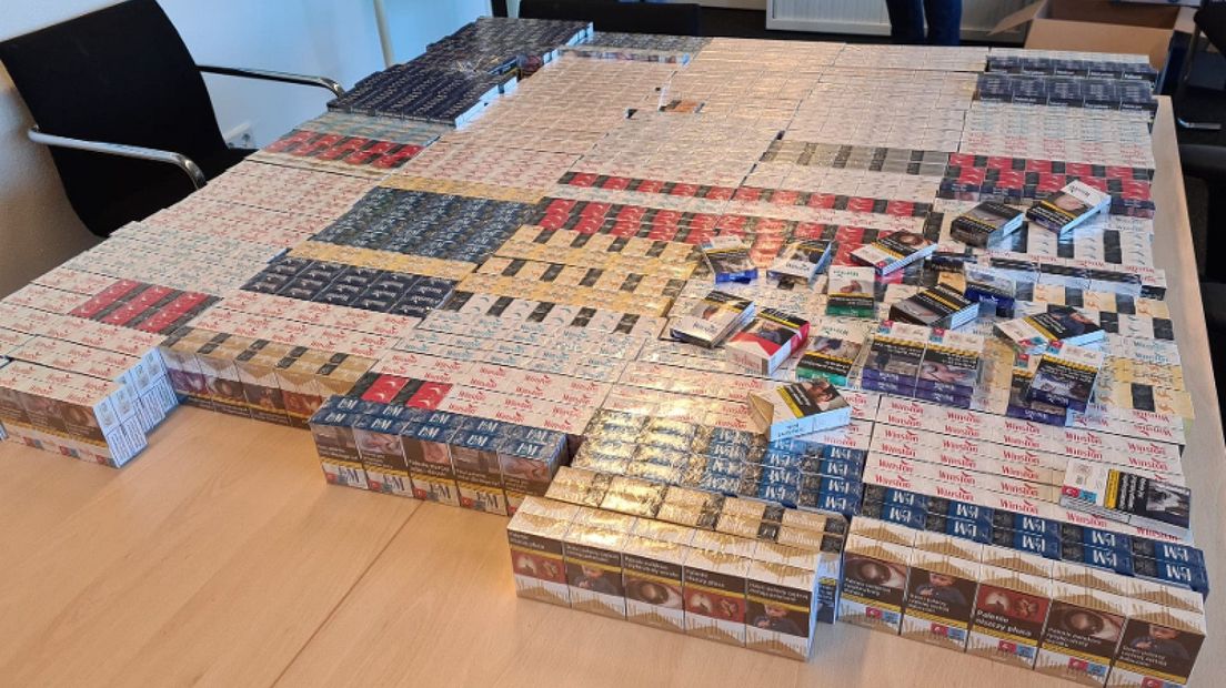 In de woning werden ruim 32.000 illegale sigaretten aangetroffen