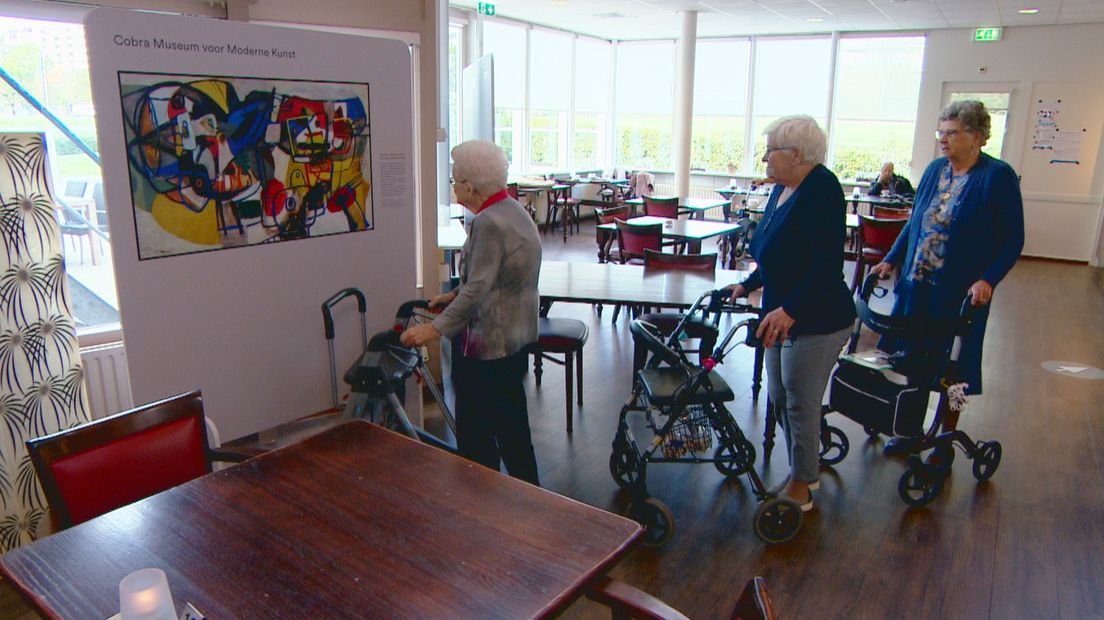 Bewoners woonzorgcentrum genieten van topstukken musea; 'De kleuren bin mooi'