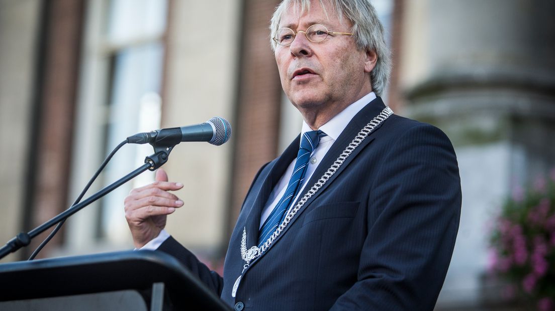Burgemeester Peter den Oudsten benadrukt het belang van de 'Randstadtrein' (Rechten: ANP/Siese Veenstra)