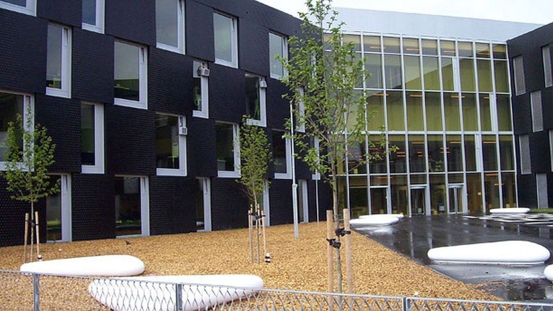 Het Leidsche Rijn College zit aan de Maartvlinder, naast het Amaliapark.