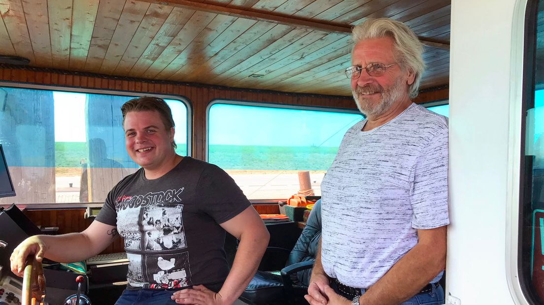 De schippers van veerboot Hansweert-Perkpolder: Laurens de Brouwer en zijn zoon Nils