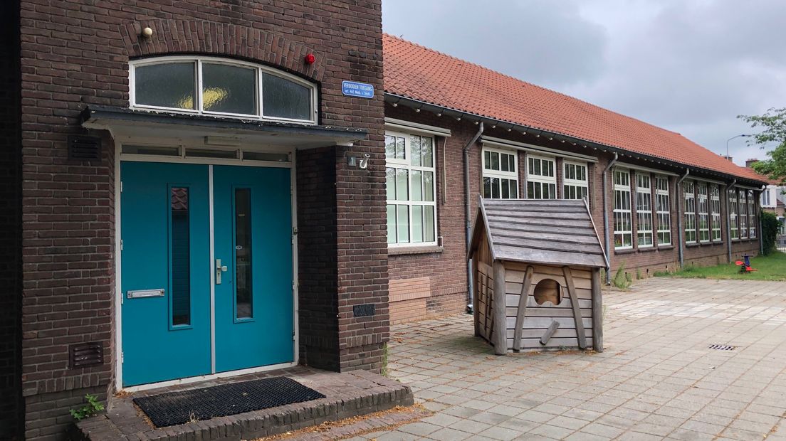 De schoolbel in Spijk zal nooit meer luiden.