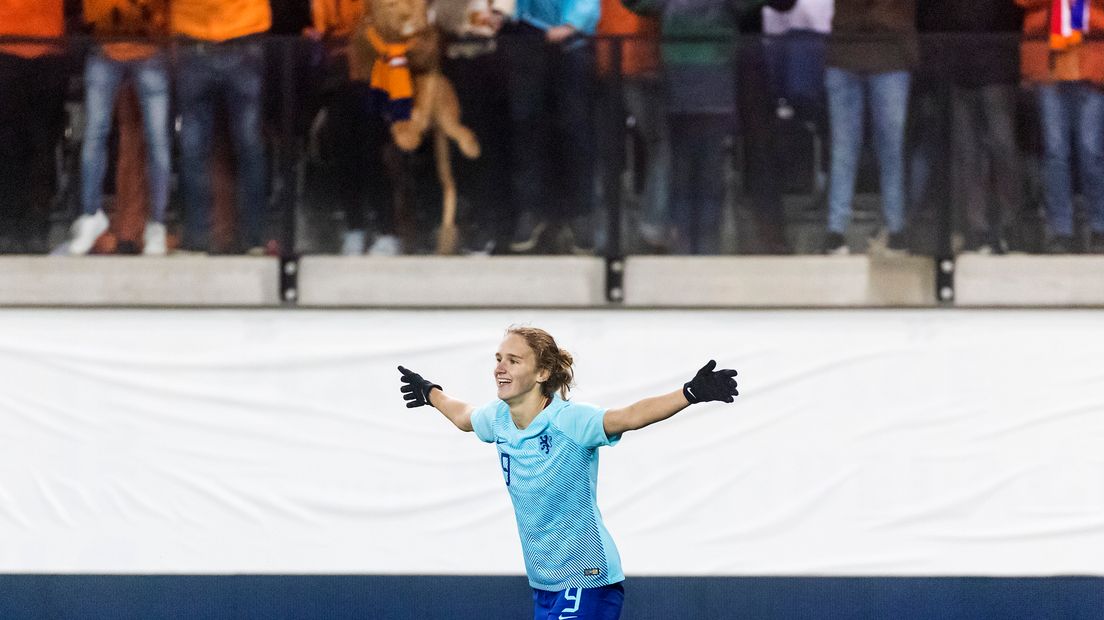 Vivianne Miedema na het verlossende doelpunt (ANP/Koen van Weel)