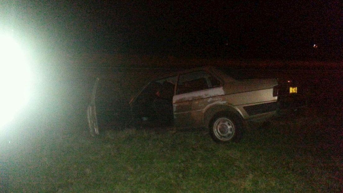 Auto in de sloot bij Delden