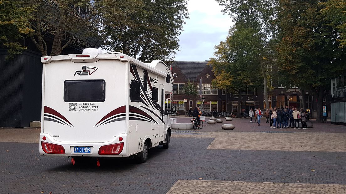 In oktober dacht een Chinese vakantieganger nog met zijn camper op het Domplein te kunnen staan.