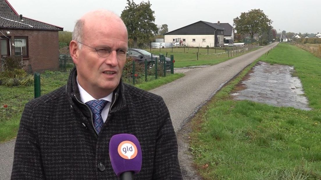 Wethouder Pieter Neven van de gemeente Buren vindt het belangrijk dat boeren hun sporen opruimen.