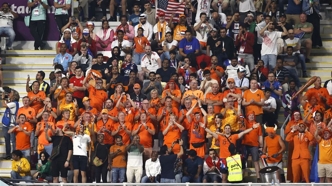Oranjesupporters zijn in Qatar flink in de minderheid, zeker vanavond tegen Argentinië.