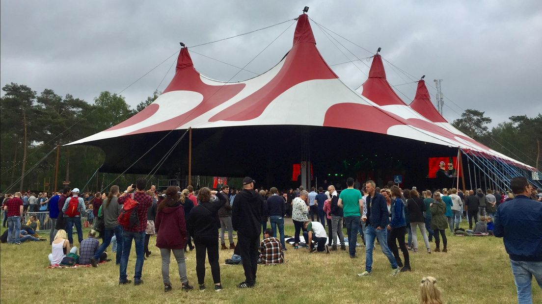 Hoofdpodium Dauwpop