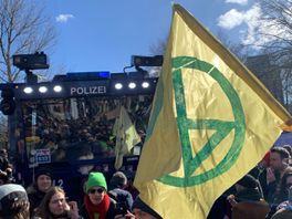 Demonstraties in Den Haag: "De waterkanonnen zijn gearriveerd"