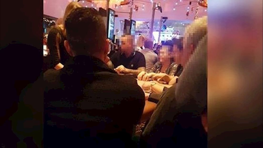 Tegen de gokkende zorgdirecteur, hier in het casino, loopt nog een claim door de gemeente Almelo