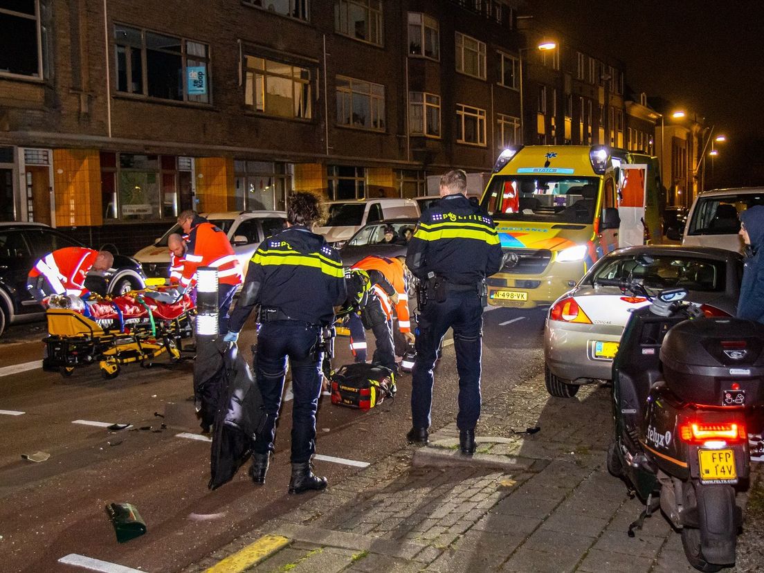 De scooterrijder raakte gewond nadat hij een paaltje geramd had.