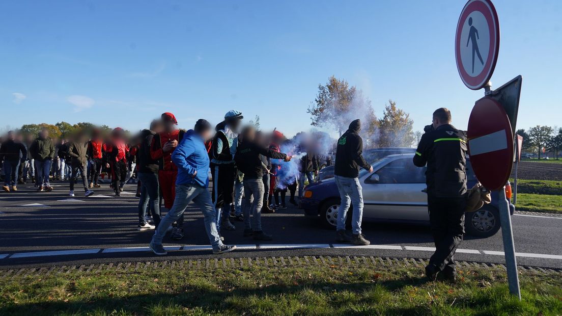 Demonstranten KOZP werden tegengehouden in Staphorst