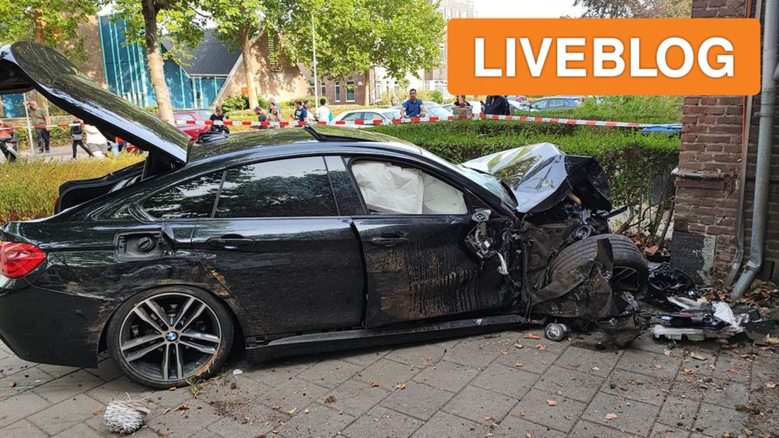 De schade na een ongeluk in Nijmegen.