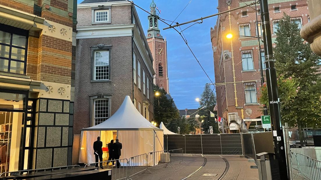Schermen in het centrum van Den Haag