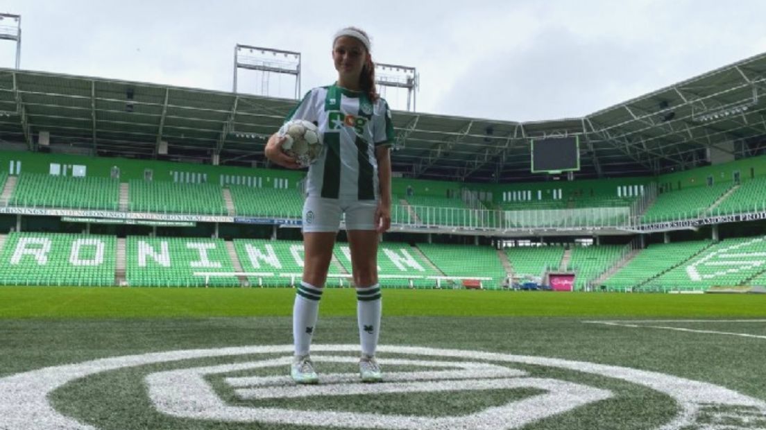 Promobeeld van meidenvoetbal bij FC Groningen