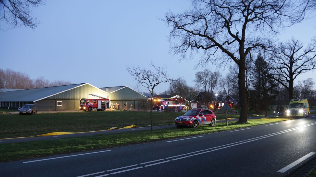 Stalbrand in Heeten leidt tot afsluiting van de N332