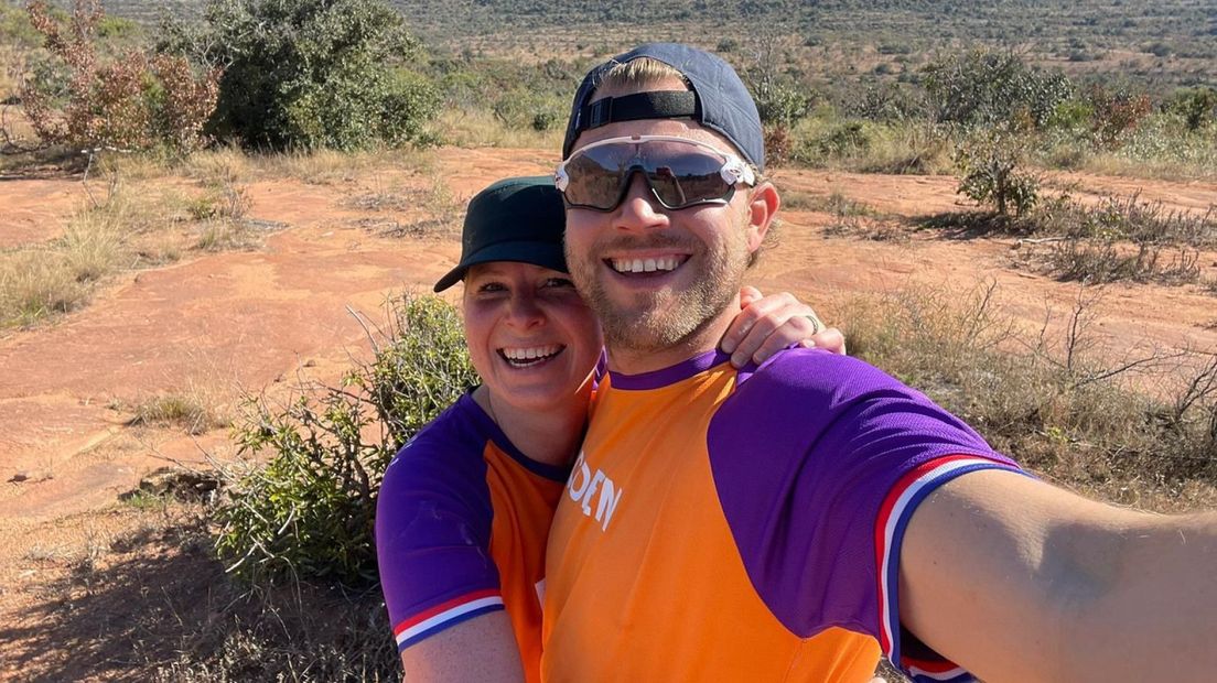 Coen en zijn vriendin tijdens de marathon in Zuid-Afrika | Eigen foto