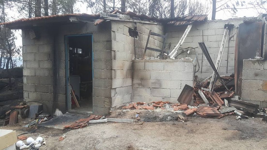 Dit is er nog over van het door bosbrand verwoeste huis van familie Kipperman