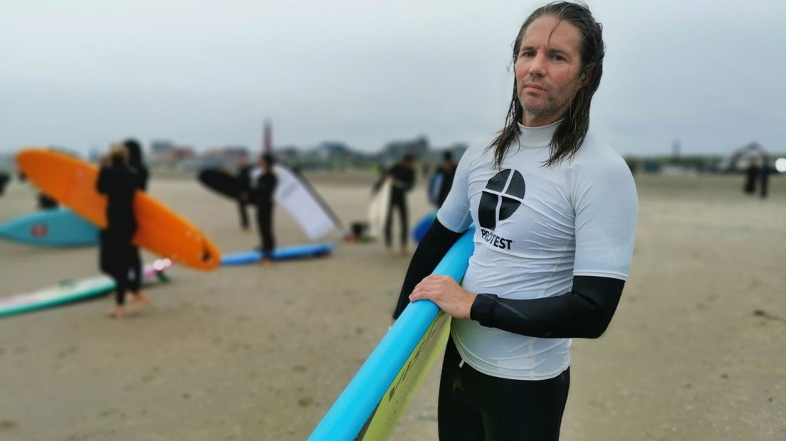 'Het is supermooi om het op deze manier te vieren', zegt een van de surfers