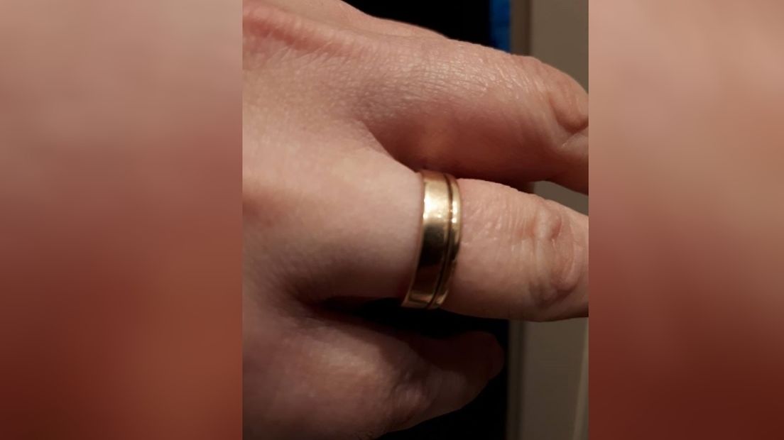Paniek om vermiste trouwring, Facebook brengt redding