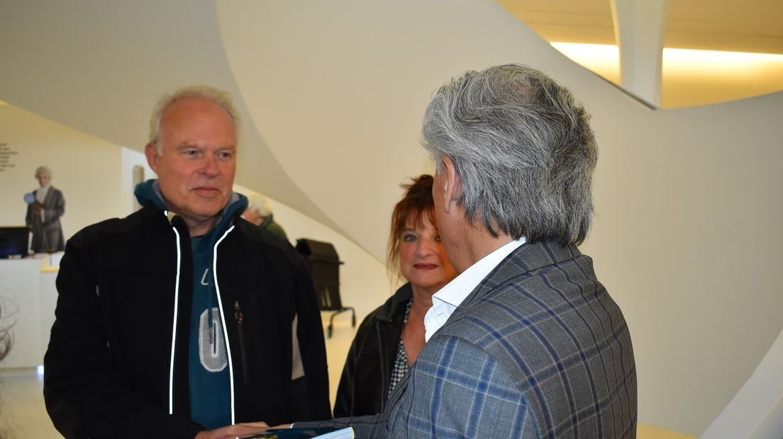 Joop en Irma Wolters zij n de 200.000ste bezoeker van het Drents Museum (Rechten: Drents Museum)