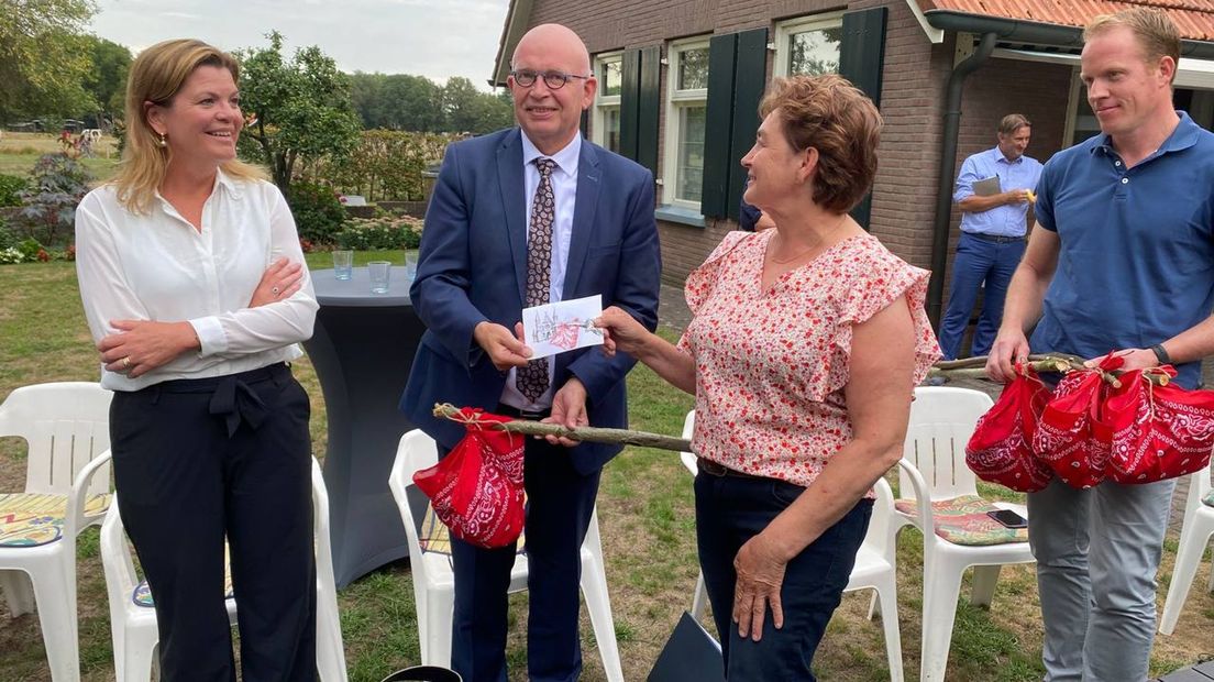 Ministers Van der Wal en Staghouwer op bezoek bij Twentse boeren