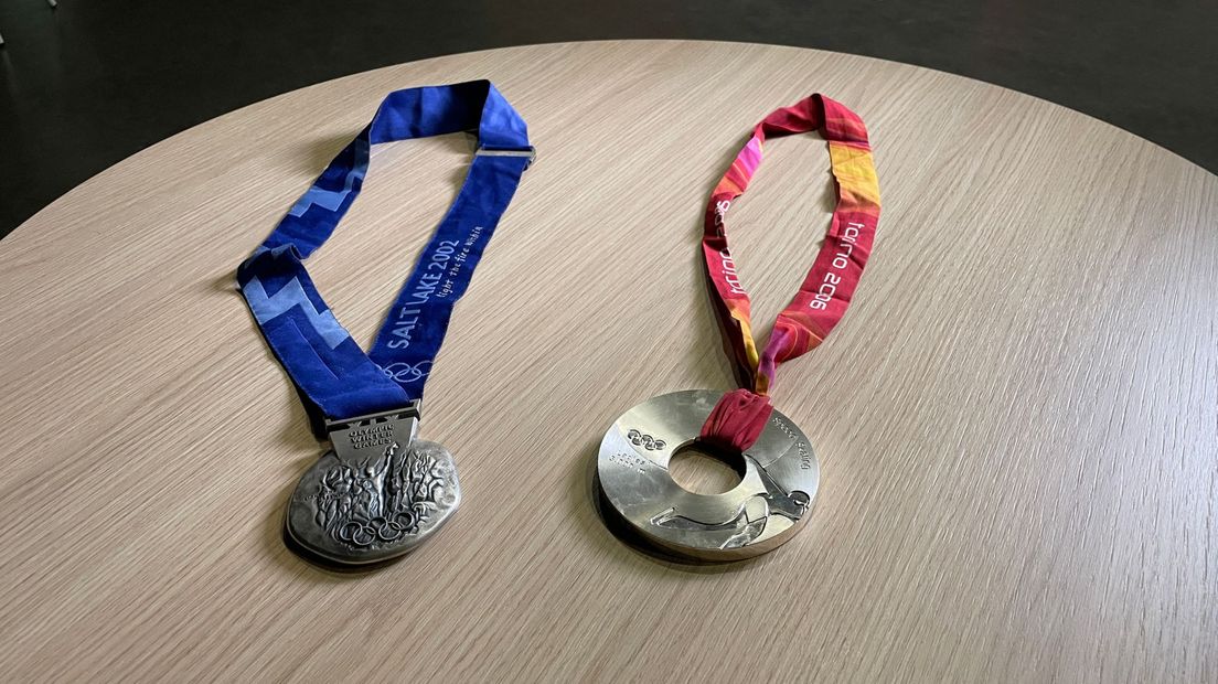 De twee zilveren Olympische medailles van Renate Groenewold