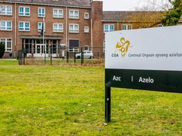 Statushouders na vluchtelingenruil in voormalig azc in Azelo, 'nee' tegen asielzoekers