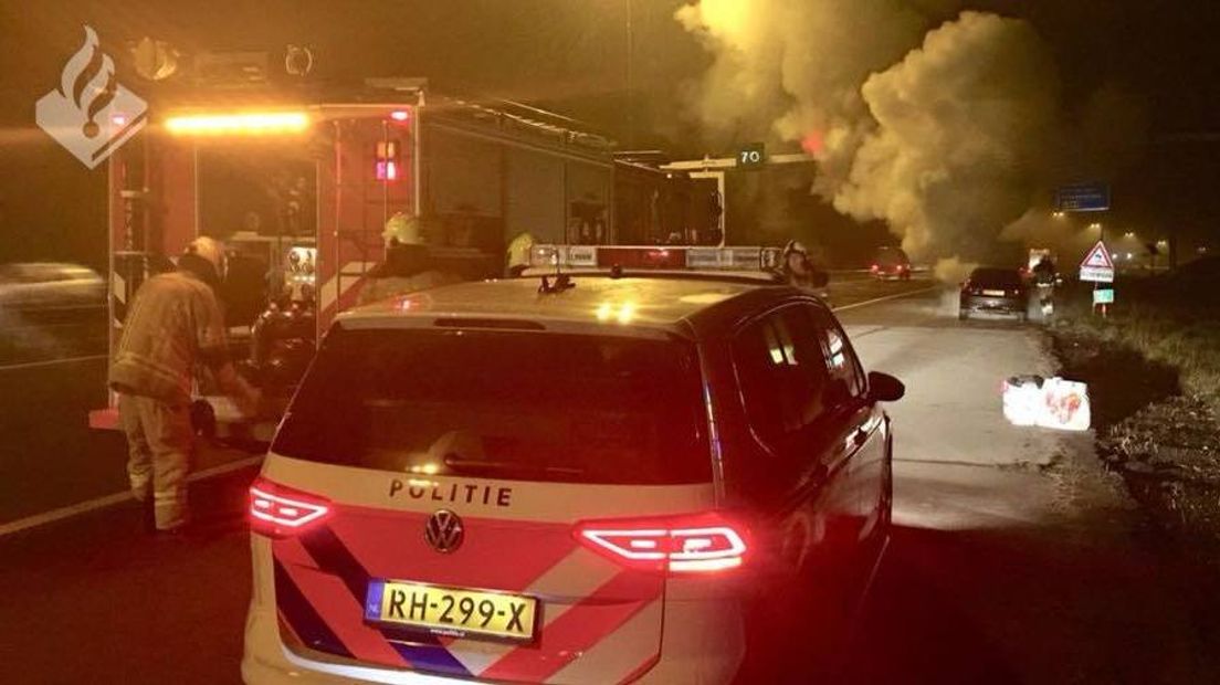 Op de A58 tussen afslag Yerseke en afslag ’s-Gravenpolder heeft vanochtend een auto in brand gestaan.
