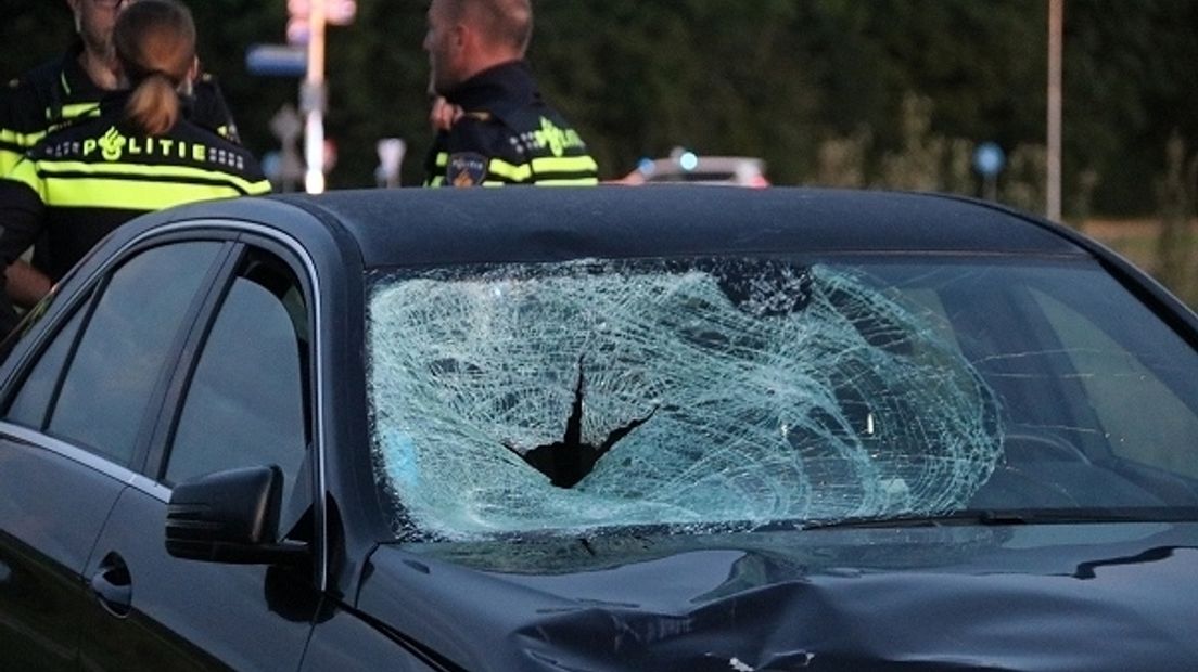 Voetganger zwaargewond na aanrijding met taxi