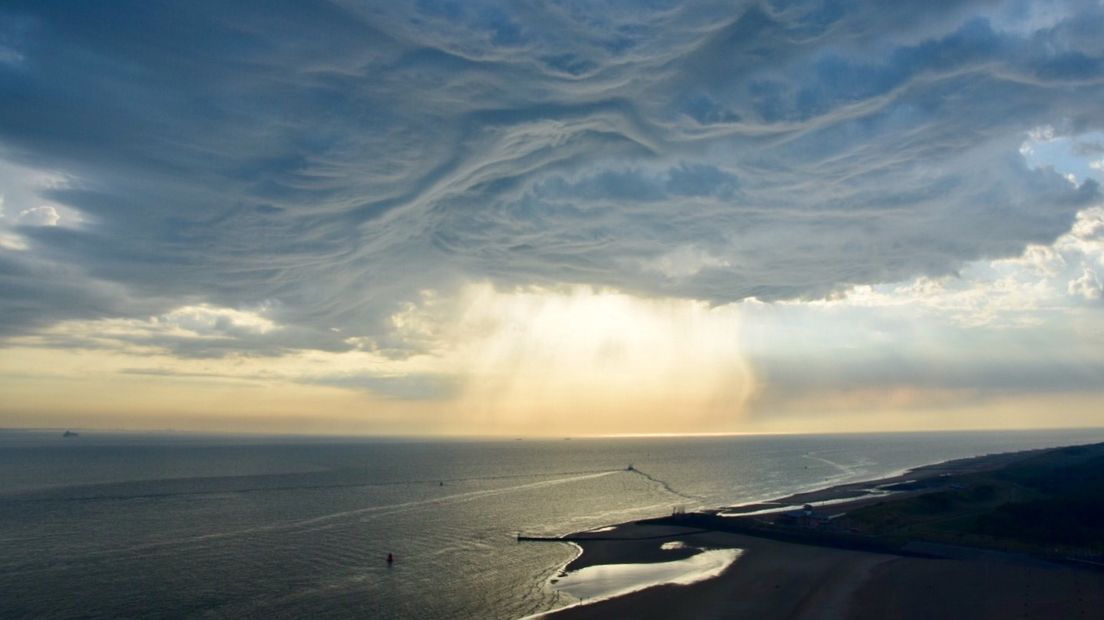 Dreigende wolken boven de Westerschelde