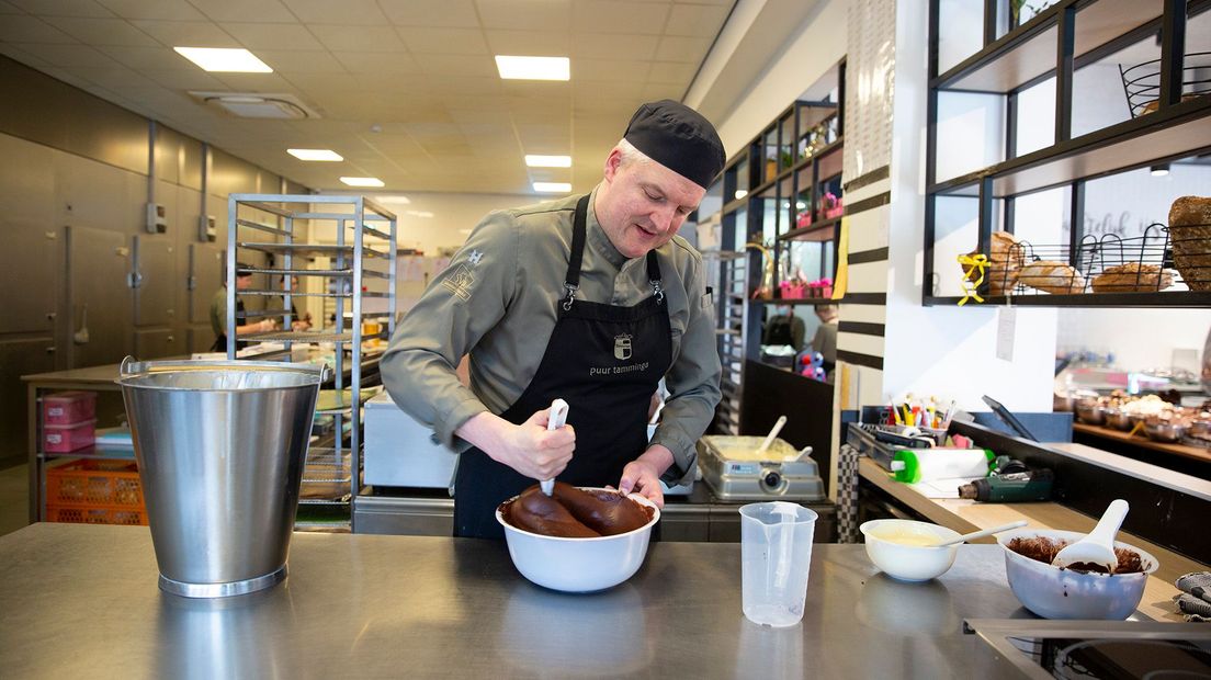 IJsmaker Piet Tamminga bereidt zich voor op de drukte.