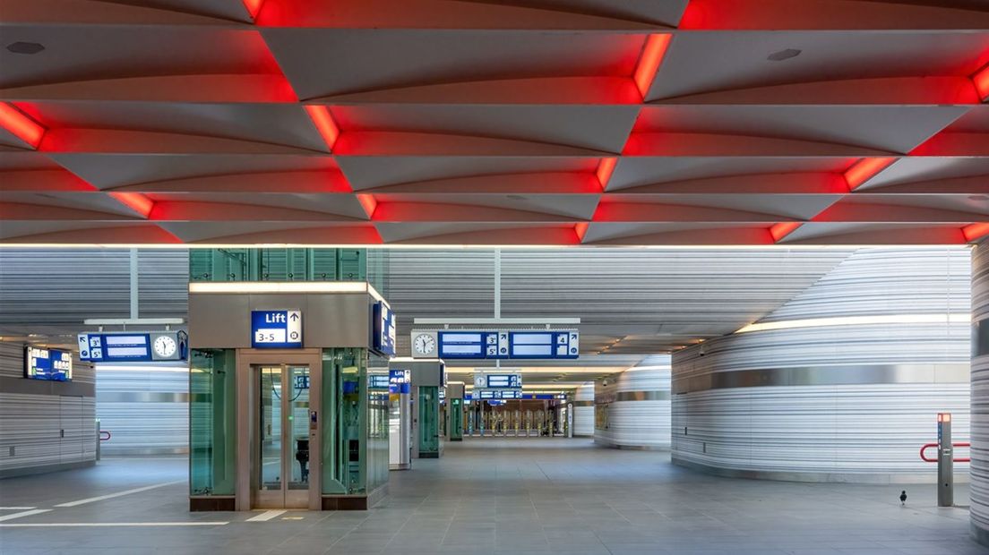 De stationshal van station Zwolle