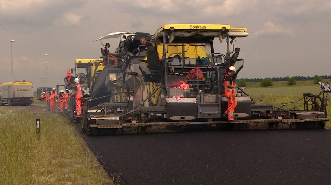 Laatste stukje asfalt voor nieuwe Sloeweg - archief