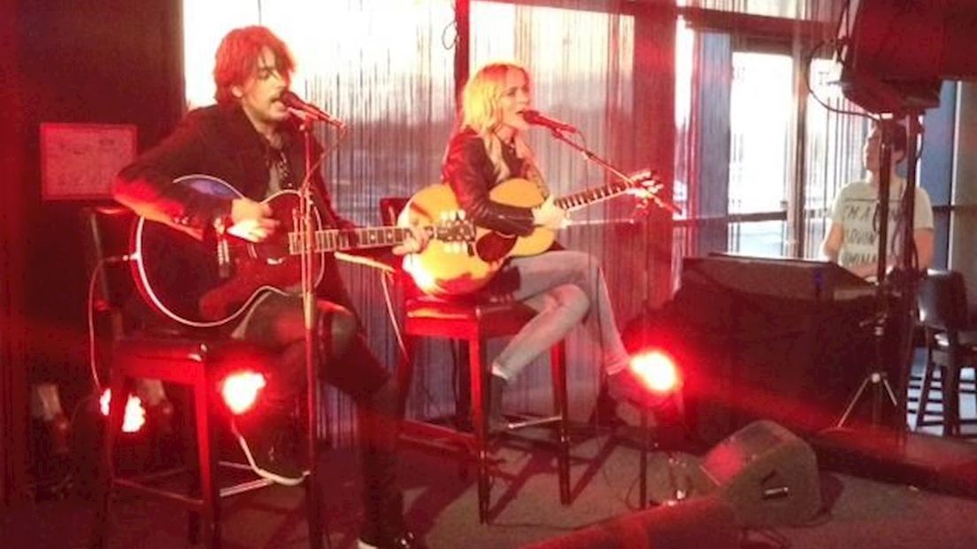 Ilse DeLange en Waylon tijdens een eerder optreden in Enschede