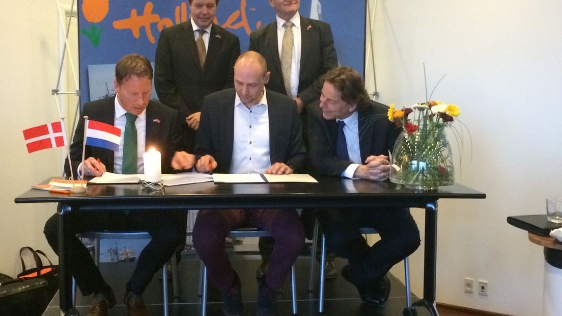 De ondertekening van de overeenkomst