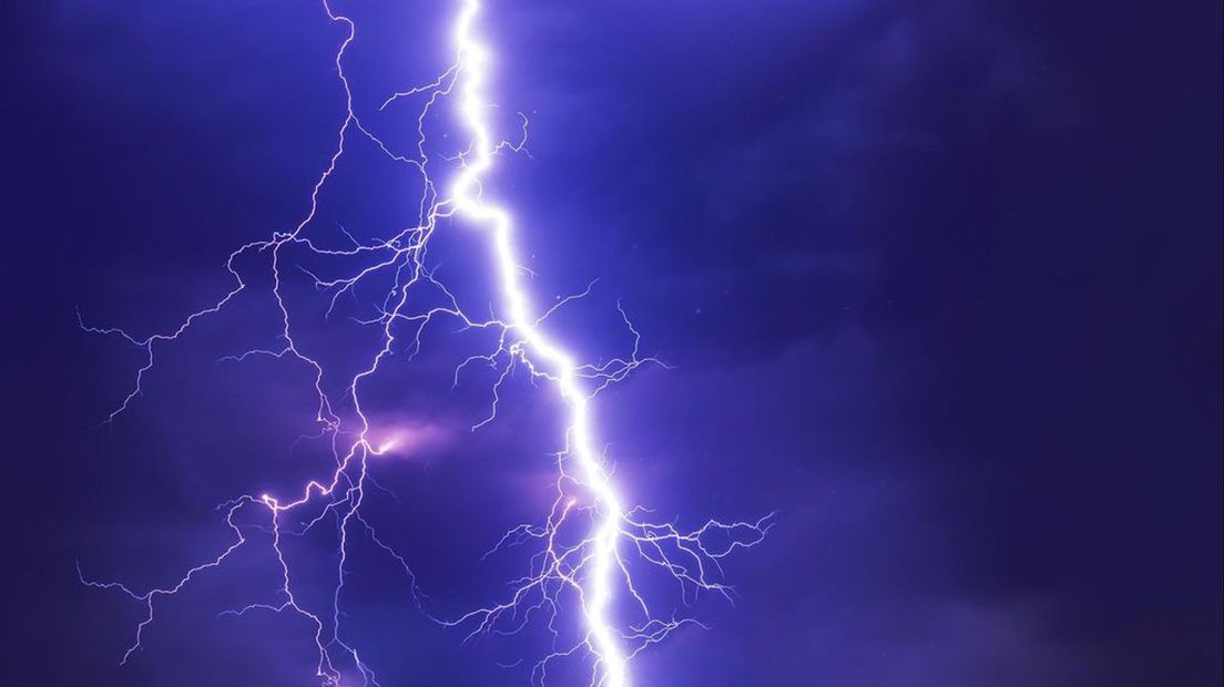 Het KNMI geeft code geel af voor kans op onweer.