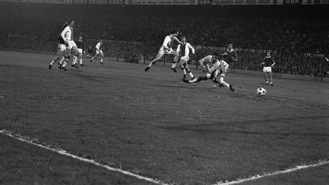 Johan Cruijff maakt 1-0 tegen FC Den Haag in de bekerfinale van 1972