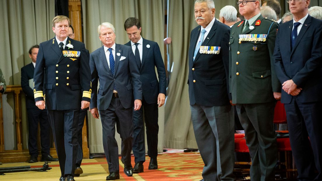 De koning en premier Mark Rutte tijdens de Nederlandse Veteranendag (Rechten: ANP/Evert Jan Daniels)