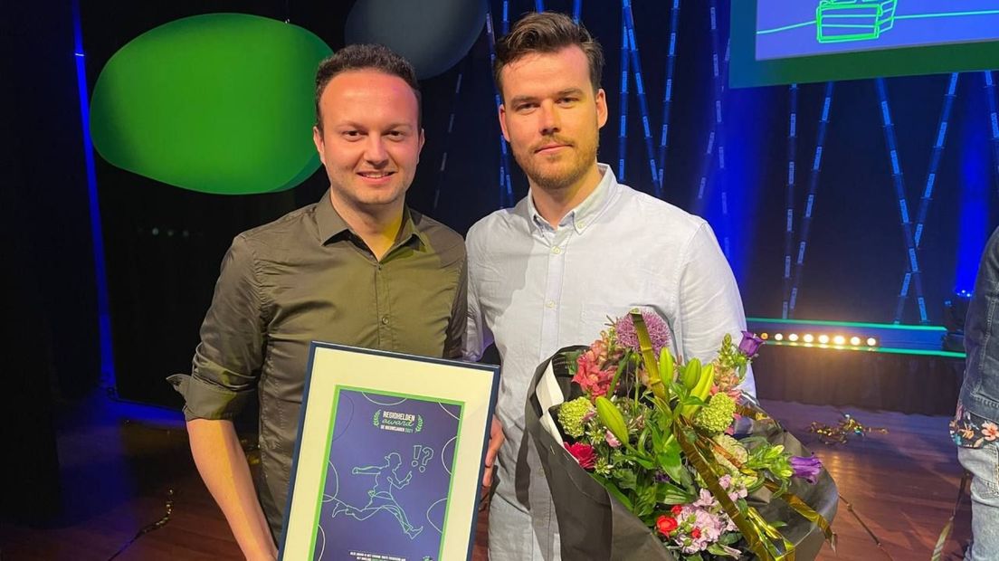 Mario Miskovic (links) en Tristan Braakman bij een eerdere prijsuitreiking