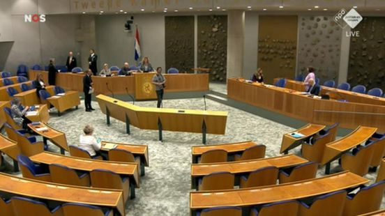 Tweede Kamer staat in Den Haag stil bij Watersnoodramp