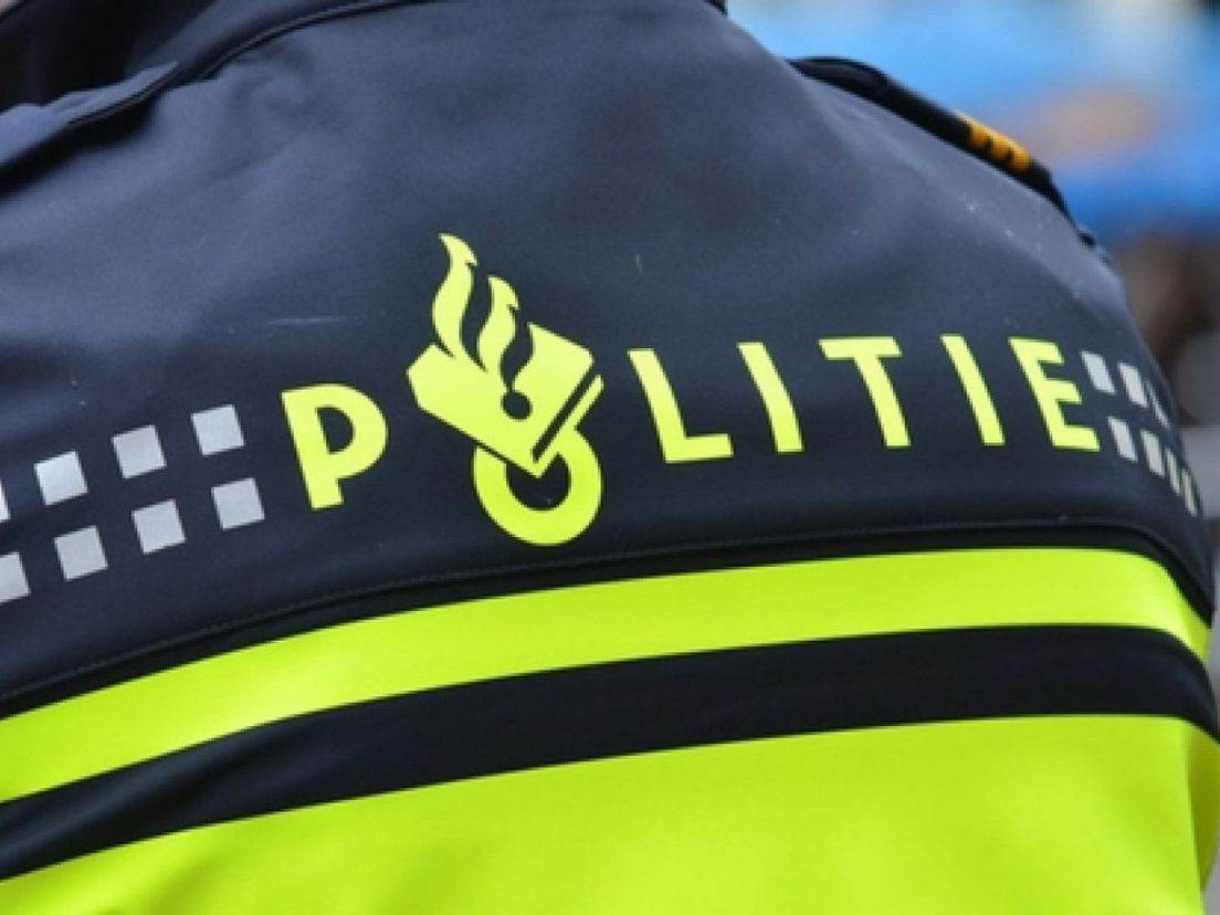 Twee tieners verdacht van brandstichting in auto Willem Dreespark