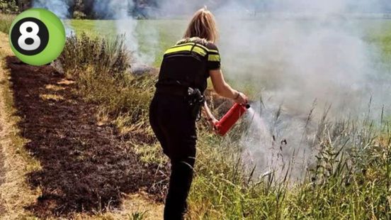 Politie blust bermbrand in Borculo en waarschuwt voor droogte