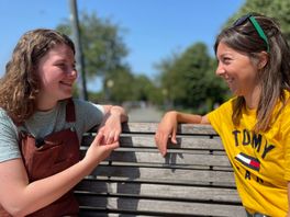 Anne en Eméli zijn jonge mantelzorgers: 'Ik stopte alle gevoelens weg en ging gewoon door'