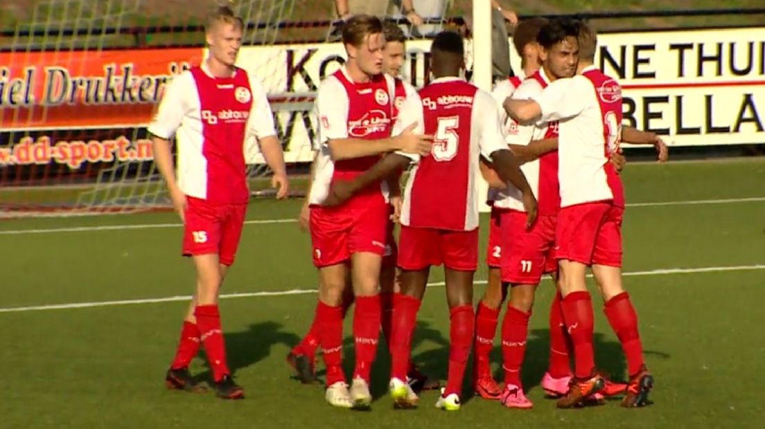HZVV viert de eerste periodetitel (Rechten: RTV Drenthe)