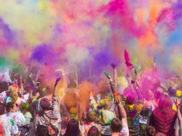Holi Phagwa wordt groots gevierd in wijkpark Transvaal: 'Kleuren zijn metafoor voor nieuw begin'
