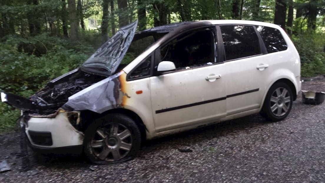 De auto raakte zwaar beschadigd.
