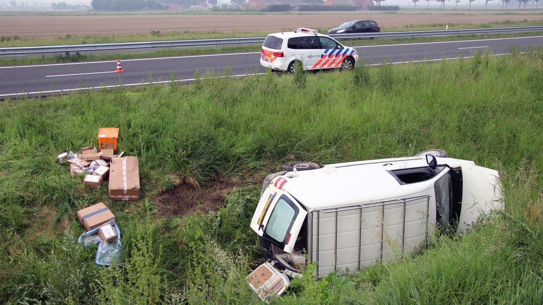 Bestelbusje in de sloot bij Biervliet, bijrijder gewond